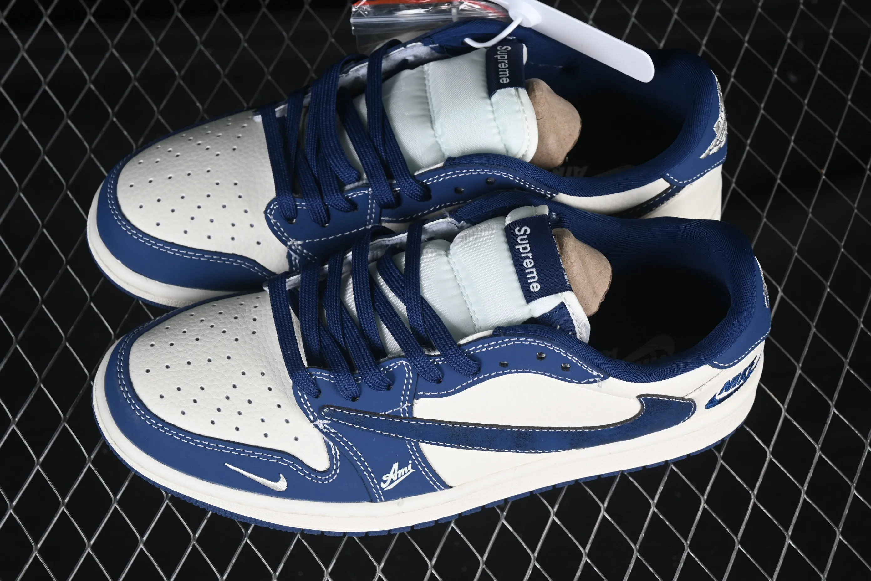 All categories Air Jordan Jordan series basketball shoes Air Jordan 1 Low High-end customized low-top sneakers Travis Scott x Fragment Design x Air Jordan 1 Low OG SP Joe 1 Nike joint embroidered beige low-top cultural casual sneakers XS2024-022